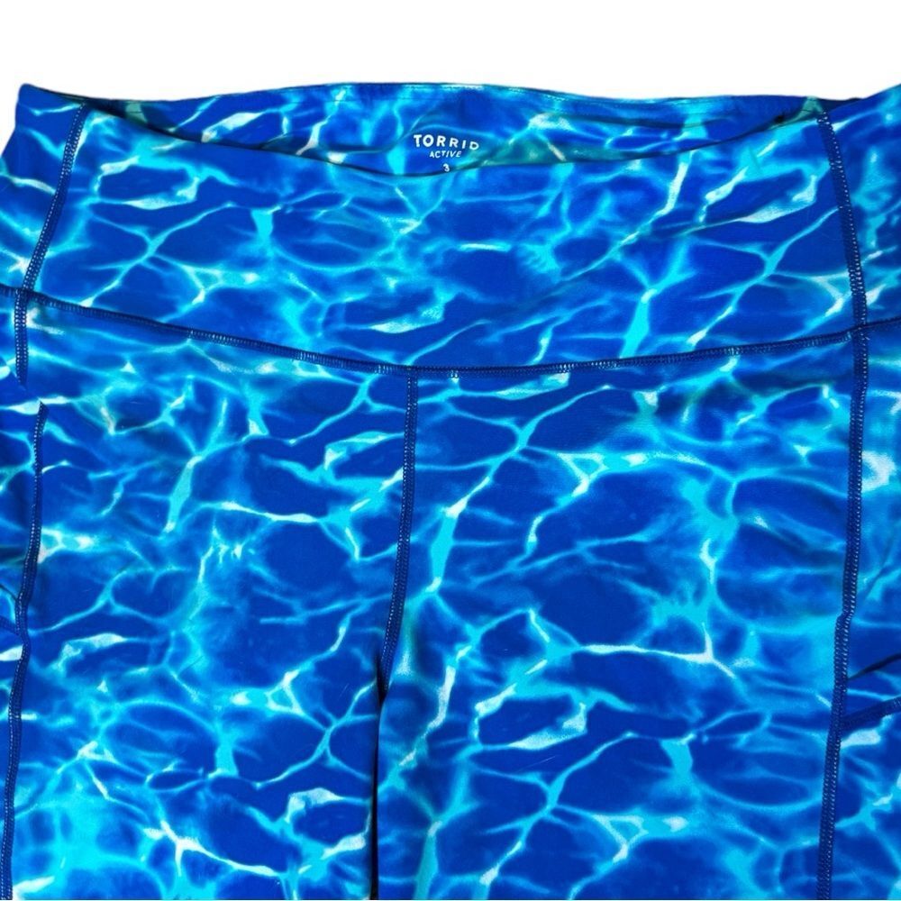 Torrid Blue Wave Pattern Bike Shorts - Picture 7 of 12